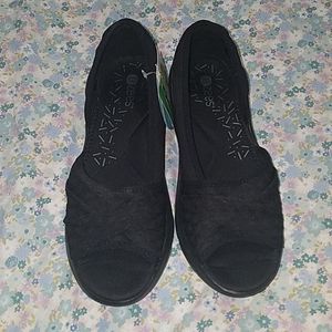 Bzees 7.5 black sandals